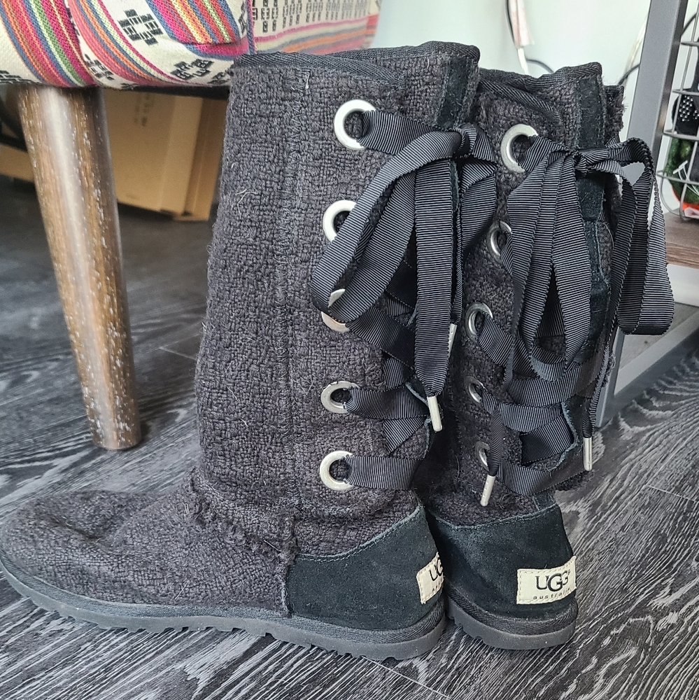 Black Lace-back Uggs
